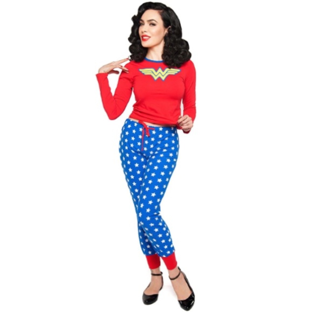 🇺🇸 ⭐️ NWT Wonder Woman Pajamas Pinup Girl